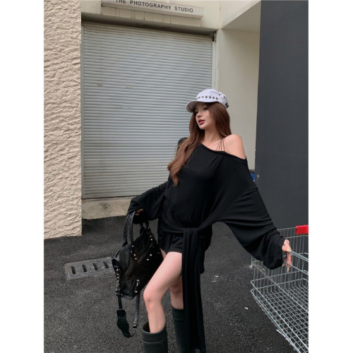 Irregular black off-shoulder long-sleeved T-shirt dress for women in early autumn, sexy girl slimming strappy skirt