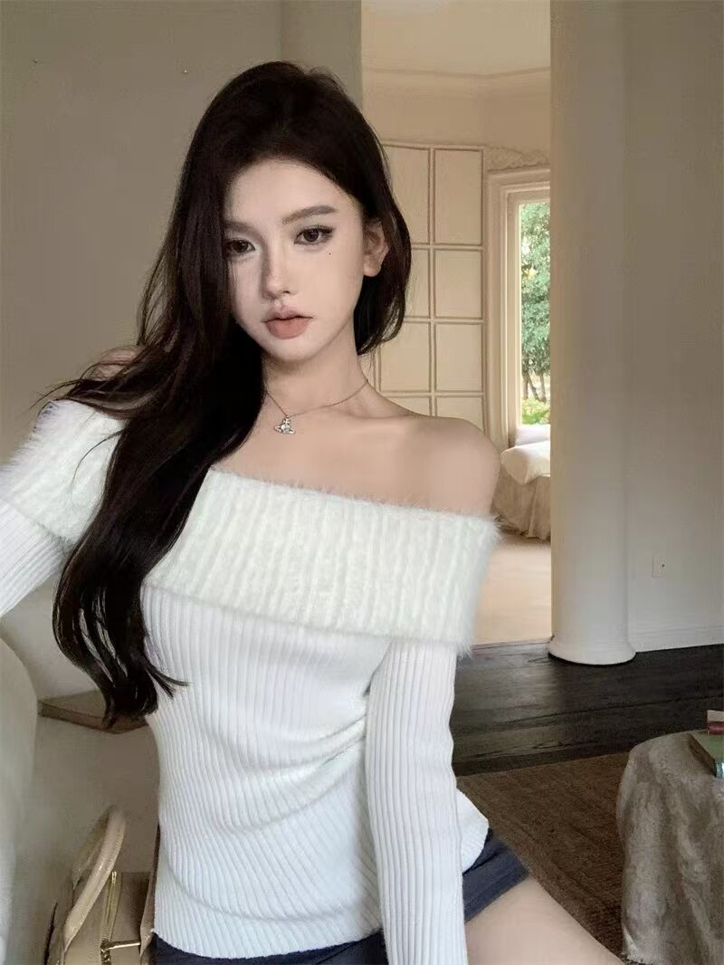Mink Fleece Red New Year Sweater for Autumn and Winter, Unique and Elegant, Pure Desire, Sisterly One-Shoulder Top, Inner Layer for Women