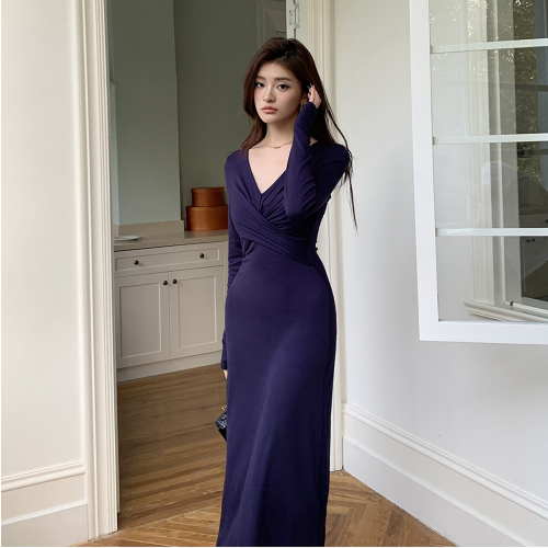 Real shot of 2024 autumn and winter new French style V-neck cross long-sleeved dress for women, slimming and slim-fitting dress