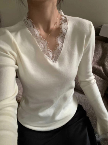 Gentle and gentle stitching lace knitted bottoming shirt for women in autumn and winter V-neck high-end long-sleeved top