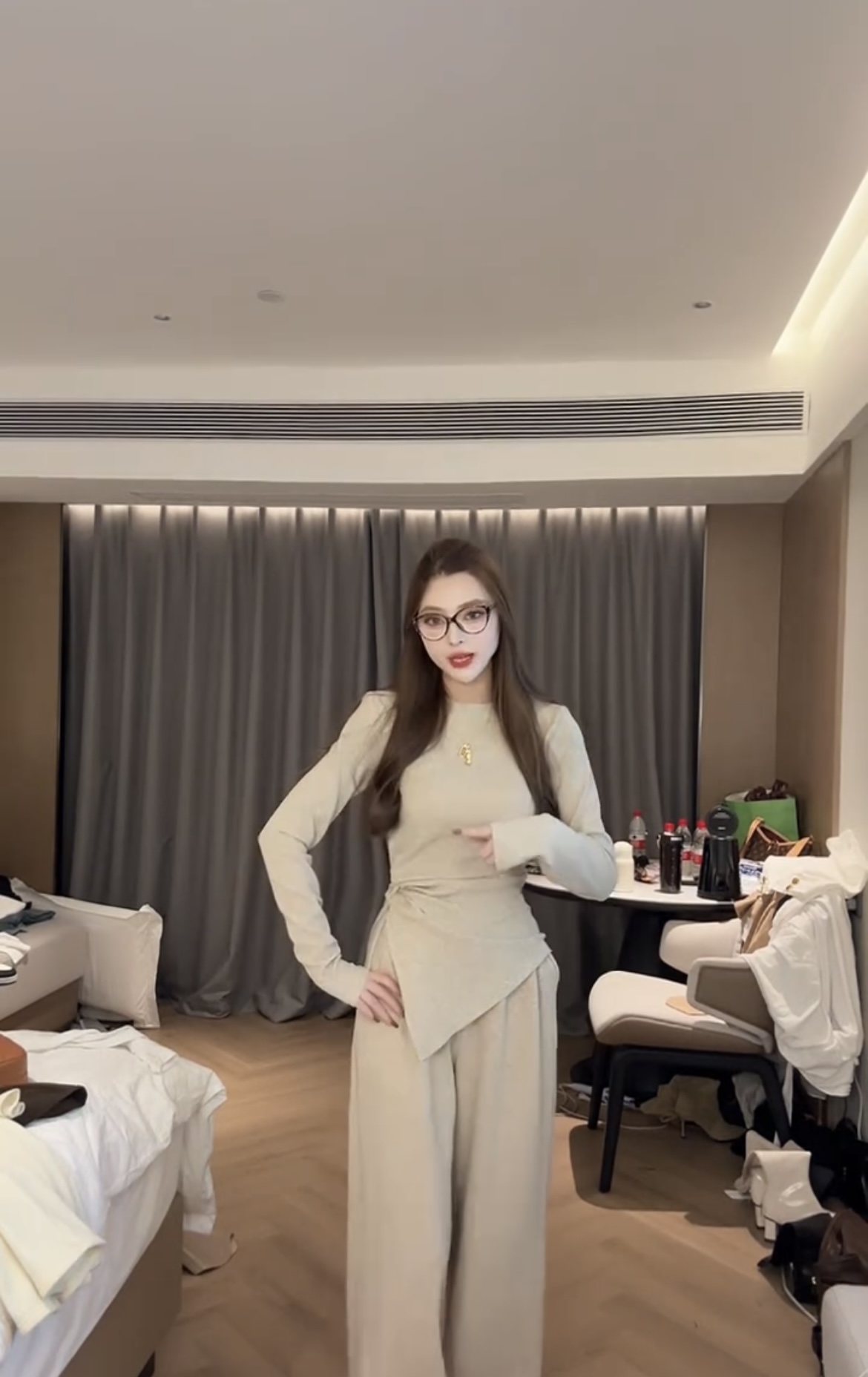 側開叉羊絨兩件套秋冬設計感顯瘦不規則上衣女高腰直筒闊腿褲套裝