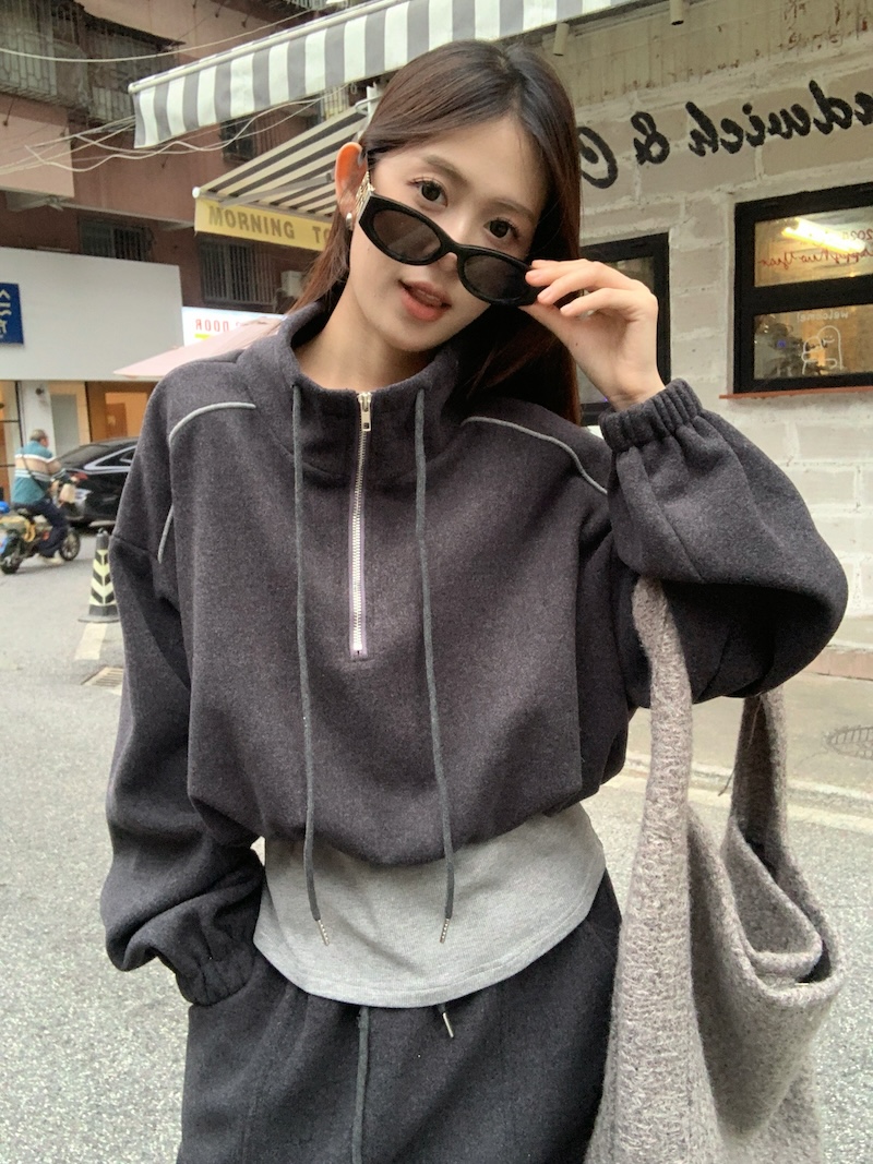 Photographed Loose and Casual Design Knit Two-Piece Sweater Jacket with Drawstring Skirt