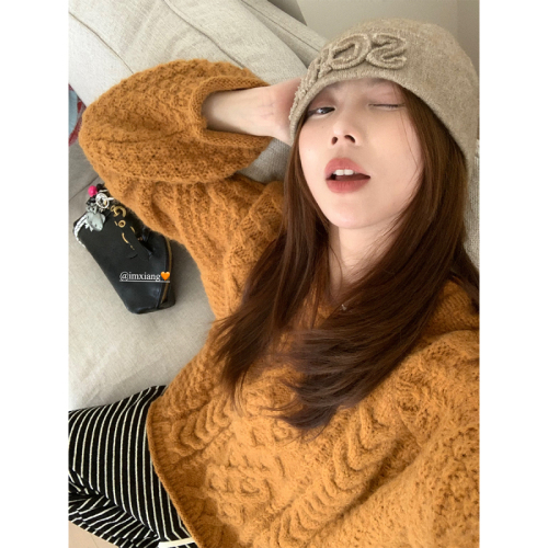 Retro lazy style round neck pullover twist sweater for women in autumn and winter thickened soft and waxy loose outer cable knitted top