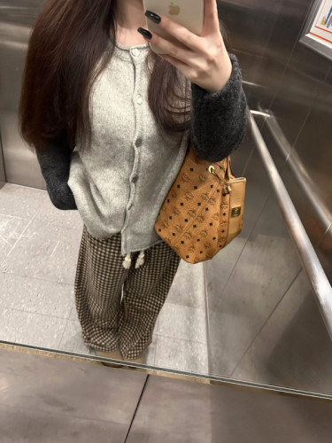 Korean style contrasting color round neck long-sleeved sweater jacket for women in autumn and winter loose lazy knitted cardigan design versatile top