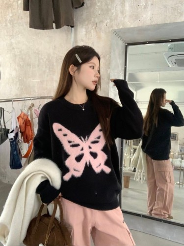 Actual shot of sweet and spicy butterfly loose black sweater autumn and winter round neck high-end lazy top