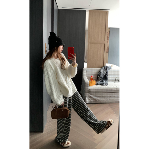 Retro lazy style round neck pullover twist sweater for women in autumn and winter thickened soft and waxy loose outer cable knitted top