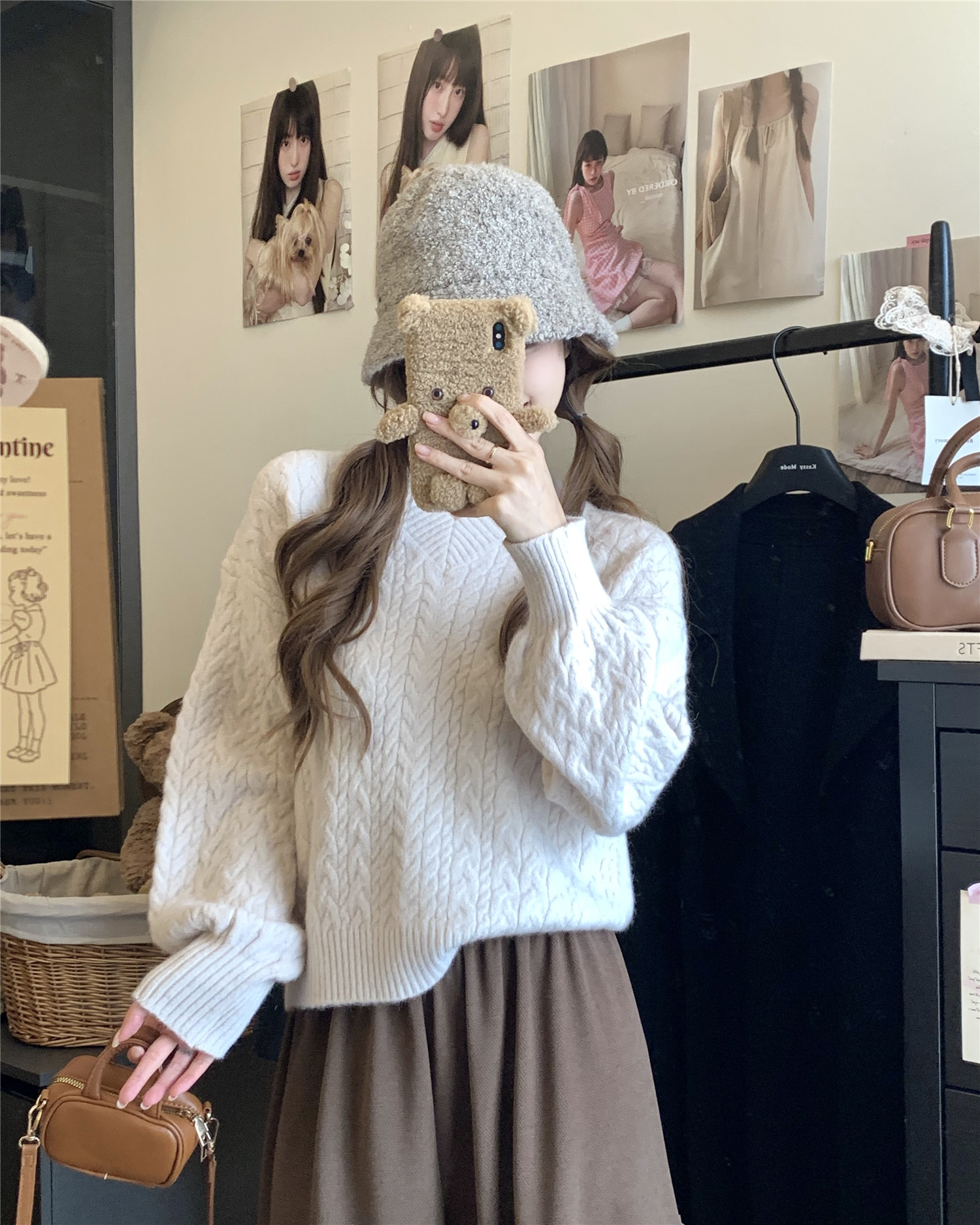 Real shot~V-neck thickened twist sweater for women 2024 autumn and winter, lazy and relaxed wear with soft waxy knitted top