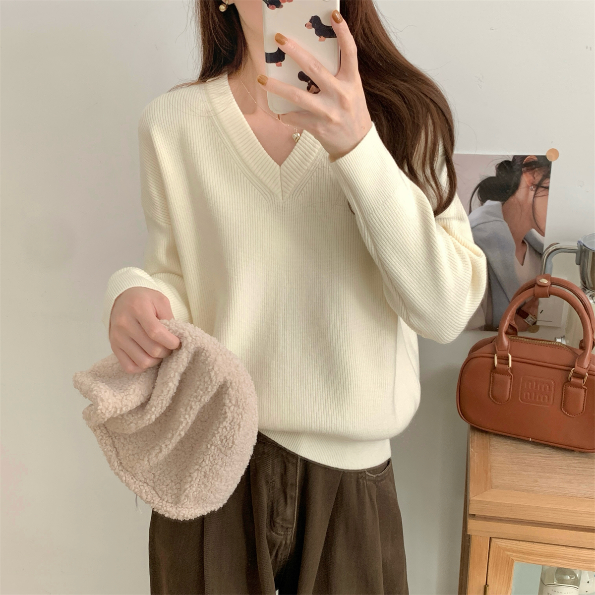 Real shot of autumn and winter Korean style loose v-neck versatile solid color Andy velvet sweater long-sleeved inner sweater top