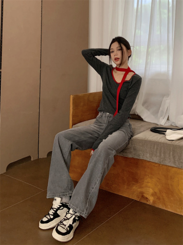 Real shot of high-waisted loose gray straight-leg jeans, trousers and floor-length pants for women