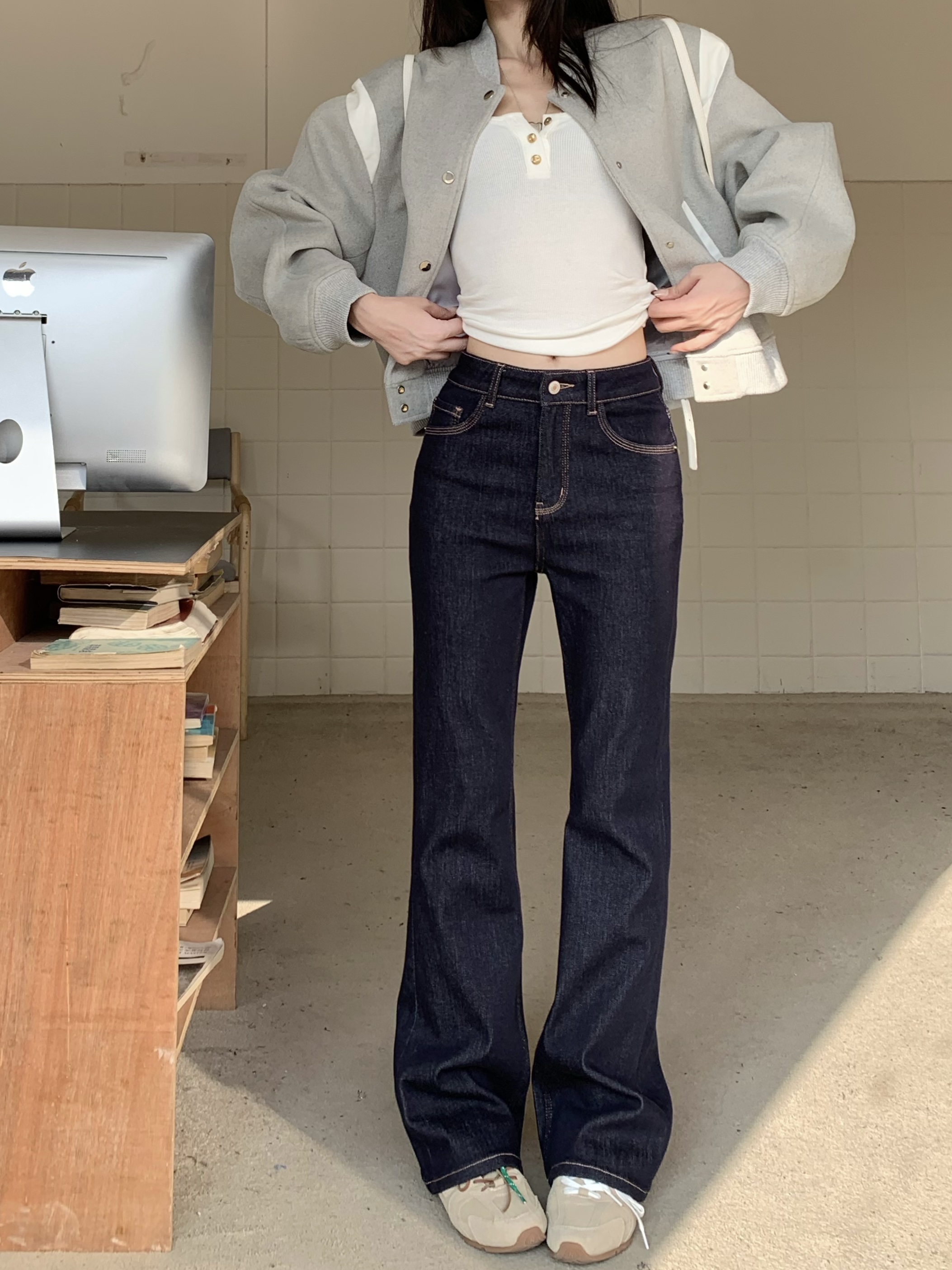 Real shot!  Dark blue horseshoe trousers, straight-leg jeans for women, autumn new slim-fitting floor-length bootcut trousers