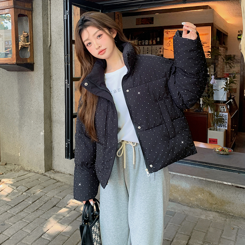 Internet celebrity's same style 2024 winter new niche style baby's breath hot diamond dark hot girl warm down jacket for women