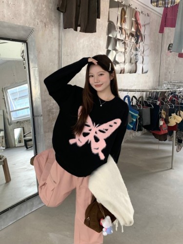 Actual shot of sweet and spicy butterfly loose black sweater autumn and winter round neck high-end lazy top