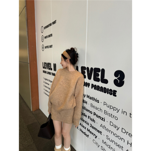 Actual shot of Korean style lazy 3D letter embossed thick sweater and skirt suit with elegant temperament.
