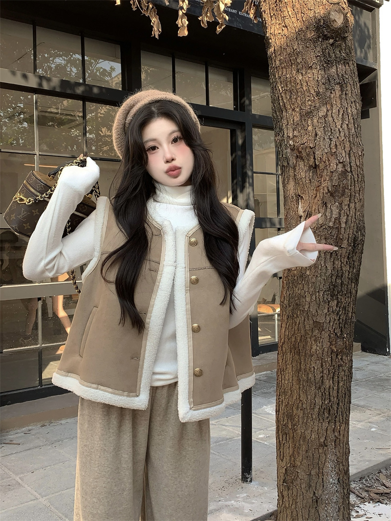 Real shot French retro lamb wool warm thickened vest high collar knitted bottoming shirt casual pants suit