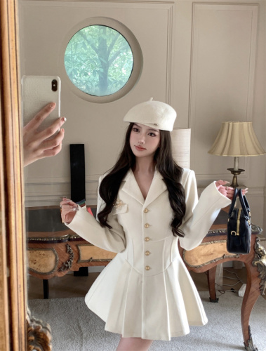 Real shot of first love heroine, woolen suit dress, women's winter waist-cinching temperament, A-line skirt, pleated short skirt