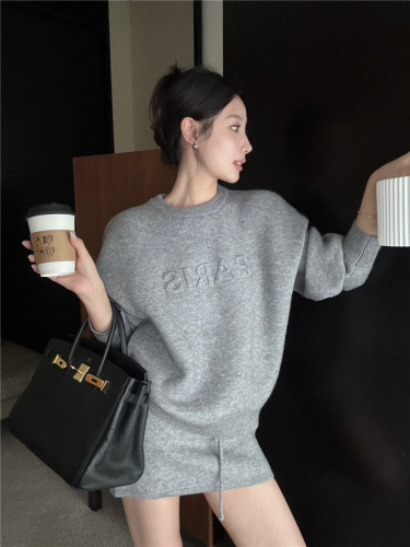 Actual shot of Korean style lazy 3D letter embossed thick sweater and skirt suit with elegant temperament.