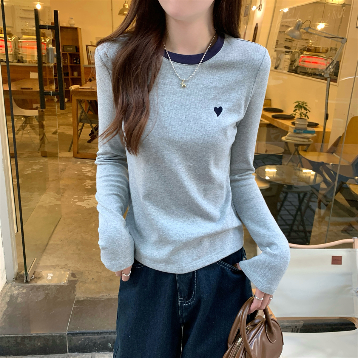 Actual shot of autumn and winter Korean style round neck color matching simple love embroidered versatile long-sleeved bottoming T-shirt top