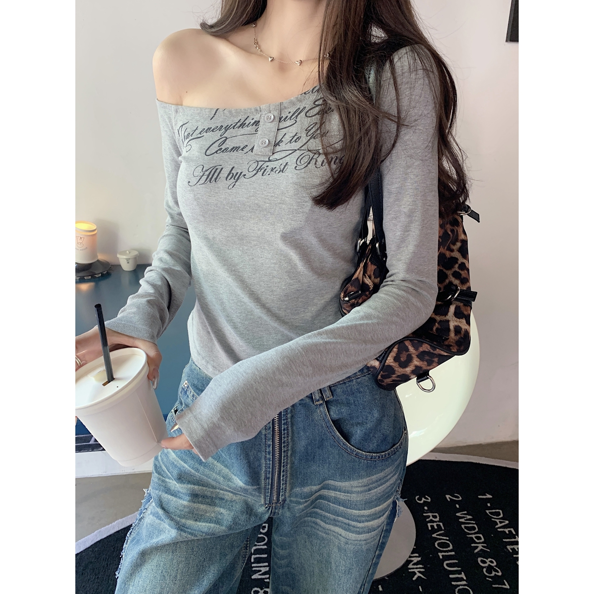 Actual shot of autumn and winter Korean style temperament slant collar letter print off-shoulder versatile pure cotton long-sleeved inner T-shirt top