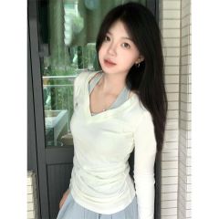 Korean white V-neck long-sleeved T-shirt for women in autumn 2024 new inner vest layering unique unique hot girl top