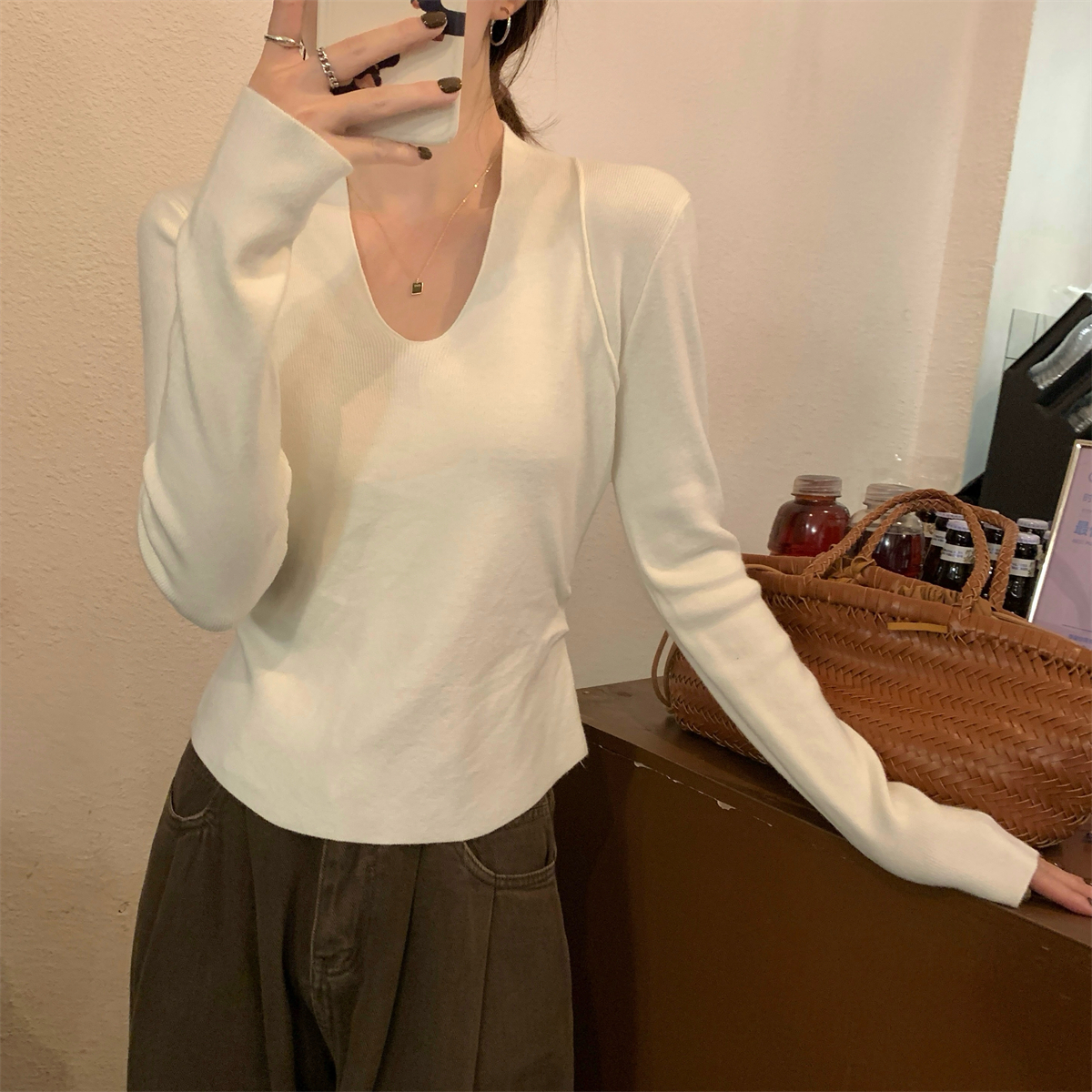 Real shot of autumn and winter Korean style temperament v-neck pleated design Andy velvet sweater slim bottoming long-sleeved sweater