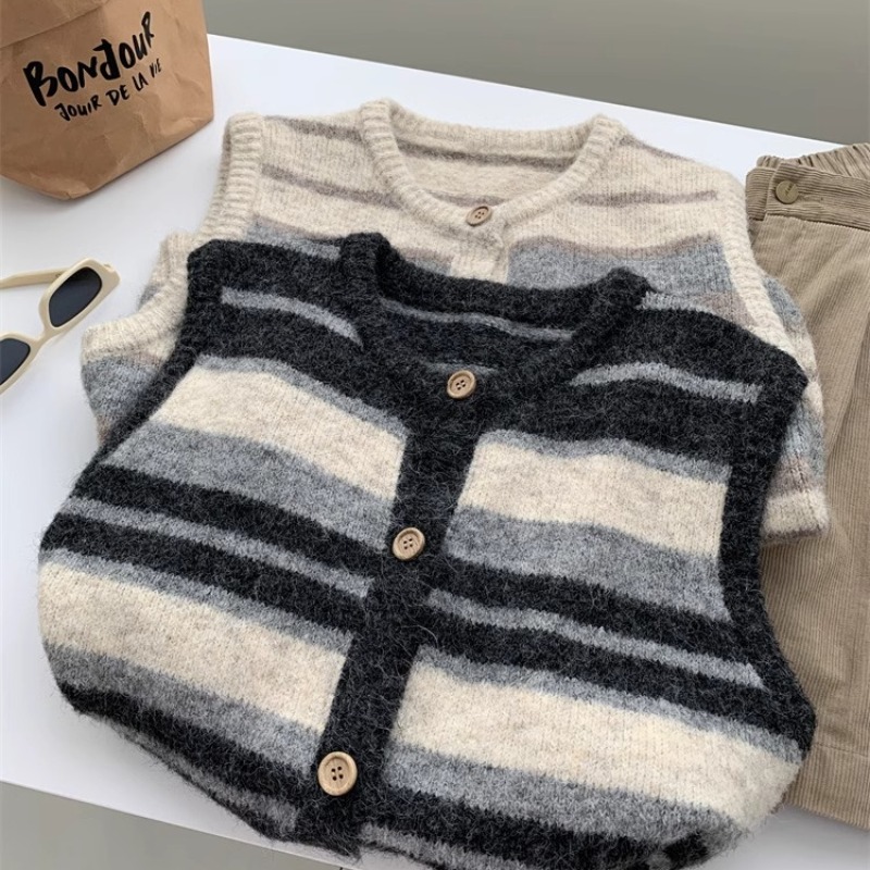 Official photo ~ original quality autumn and winter sleeveless vest for women to reduce age, retro striped stacking vest