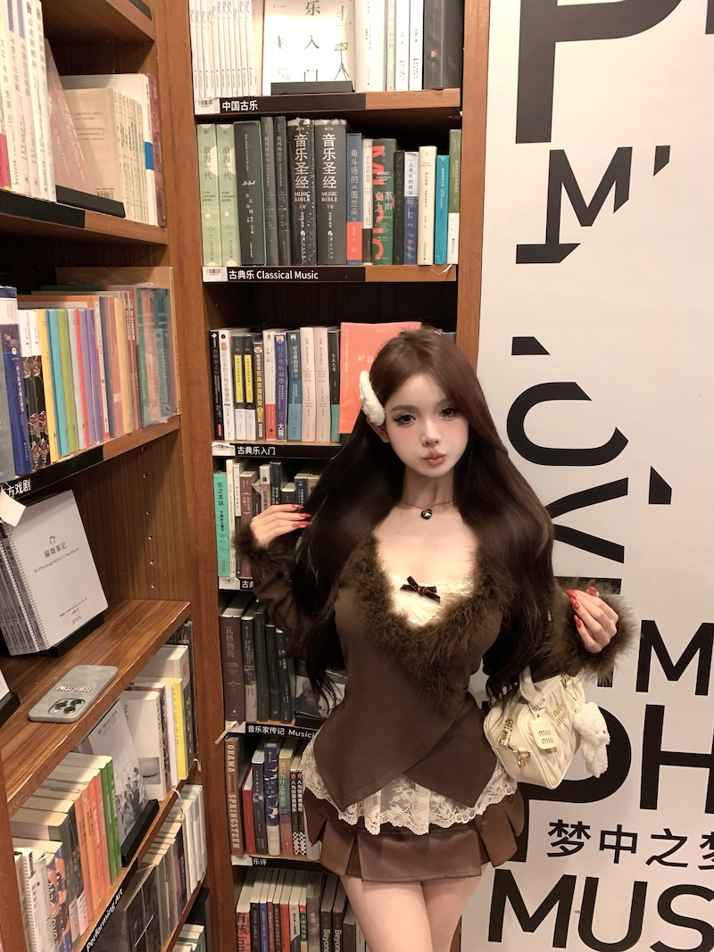 Real shot Korean version slimming pure desire sexy little lady cardigan coat + lace splicing strapless vest 