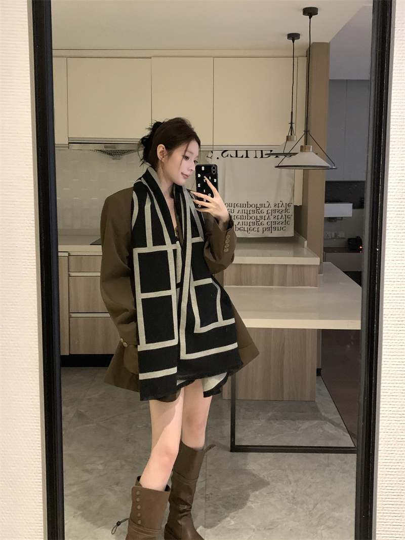 實拍價老錢清冷感高級質感仿羊絨幾何圖形長條圍巾披肩女秋冬
