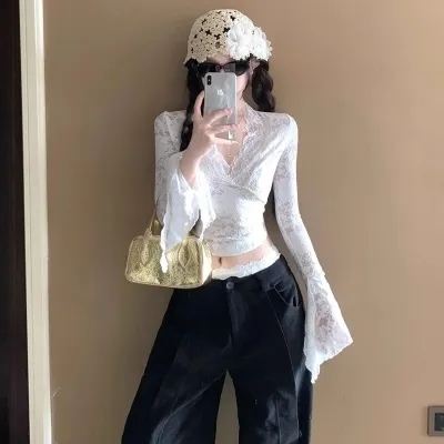Pure Desire V-neck, right shoulder, bell sleeves, long-sleeved lace shirt for women, early autumn new style, waist-fitting short top
