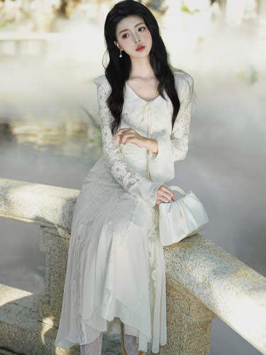 French V-neck lace long-sleeved women's dress 2024 autumn new women's fashion temperament waist-cinching fish-tail dress