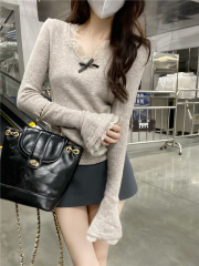 Real shot of pure lust style V-neck lace splicing bottoming shirt for women winter slim stretch knitted sweater short top