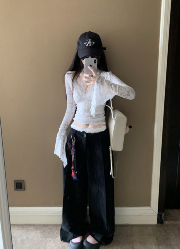 Pure Desire V-neck, right shoulder, bell sleeves, long-sleeved lace shirt for women, early autumn new style, waist-fitting short top