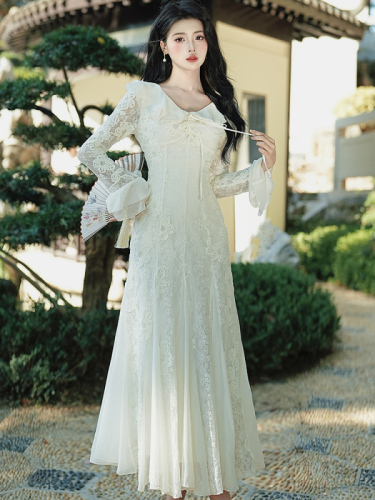 French V-neck lace long-sleeved women's dress 2024 autumn new women's fashion temperament waist-cinching fish-tail dress