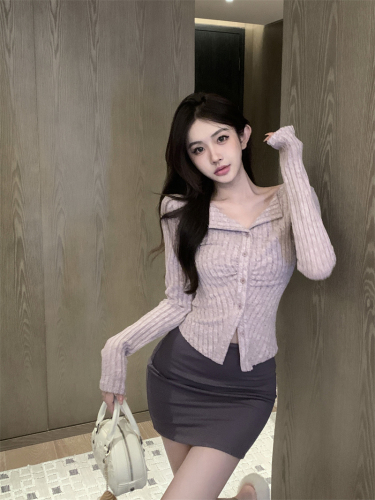 Real shot of sweet and cool hot girl cardigan long-sleeved sweater top + sexy hip-covering short skirt