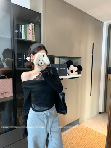 Real shot of designer spliced ​​lace bottoming shirt for women, retro slim fit inner top