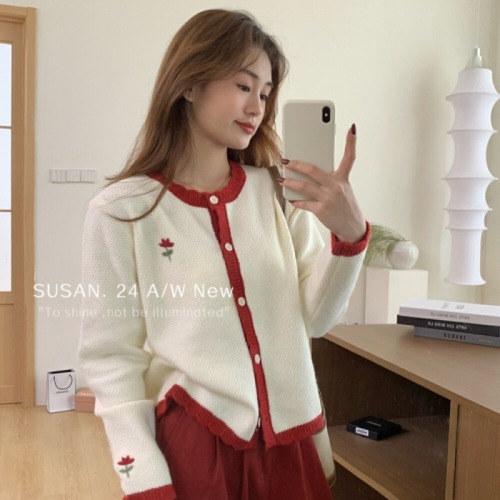 Korean version 2024 autumn and winter design pure lust lazy style contrasting color stitching embroidered sweater sweater cardigan top