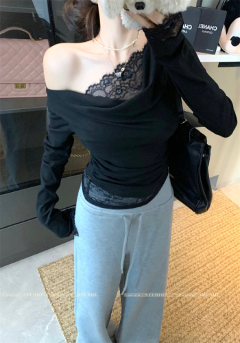 Real shot of designer spliced ​​lace bottoming shirt for women, retro slim fit inner top