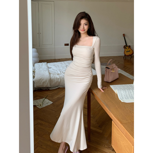 Actual shot of 2024 autumn and winter new French square neck dress for women pleated slim slim fishtail long skirt hip-covering skirt