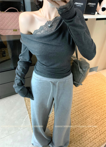 Real shot of designer spliced ​​lace bottoming shirt for women, retro slim fit inner top