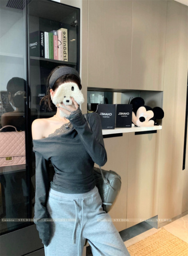 Real shot of designer spliced ​​lace bottoming shirt for women, retro slim fit inner top