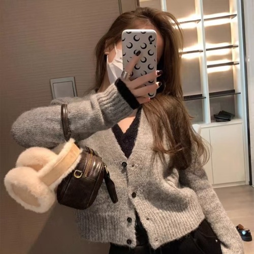 Sheep wool good quality autumn new Korean style design contrasting fake two-piece V-neck single-breasted knitted cardigan sweater