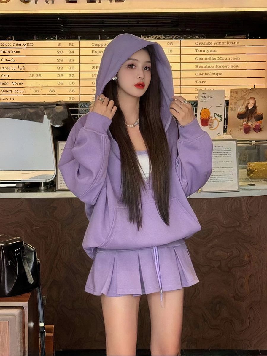 High-quality new matching set for women, Korean-style V-neck hooded sweatshirt, spaghetti strap top, high-waisted slimming short skirt, three-piece set