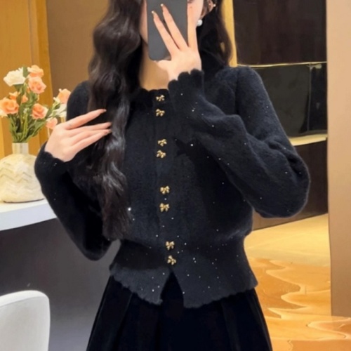 Xiaoxiangfeng red knitted cardigan women's autumn 2024 new foreign trade last order French popular sweater jacket