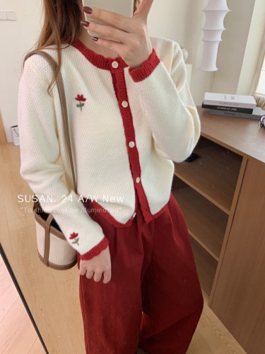 Korean version 2024 autumn and winter design pure lust lazy style contrasting color stitching embroidered sweater sweater cardigan top