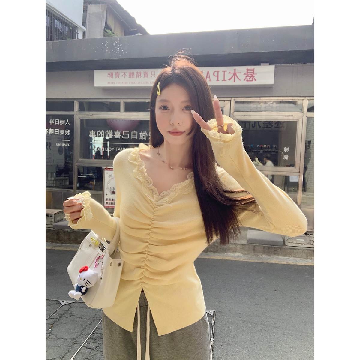 Real shot of autumn and winter Korean style v-neck pleated lace splicing design Andy velvet sweater bottoming long-sleeved sweater