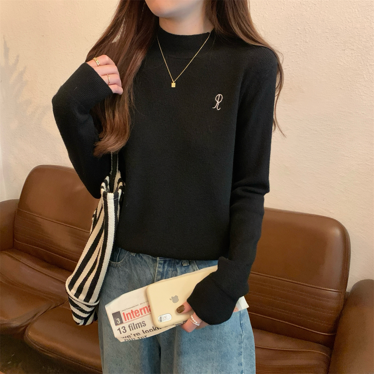Actual shot of autumn and winter Korean style loose and versatile embroidered Andy velvet sweater half turtleneck bottoming long-sleeved sweater