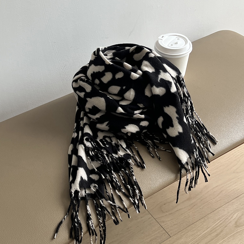 Real shot ~ Retro leopard print tassel scarf for women 2024 winter new versatile fashion shawl warm scarf