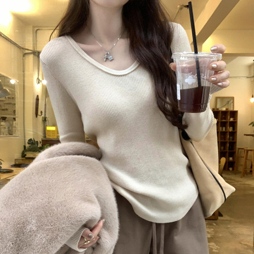 Real photos of high-end wool knitted bottoming shirt for women in autumn and winter, unique and beautiful temperament, age-reducing long-sleeved top