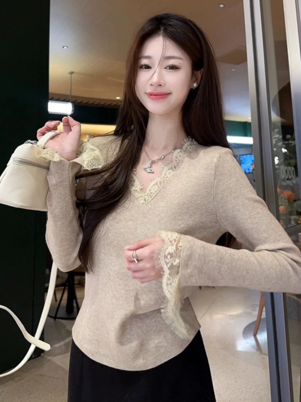 Pure lust-style lace V-neck bell-sleeved sweater for women in autumn and winter with slim design and bottoming knitted sweater top