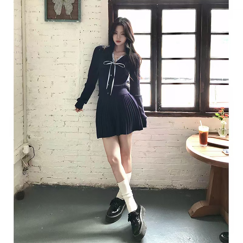 2024 Autumn New Women's French Style Slimming Butterfly Knot Knit Top with High-Waisted Pleated Skirt