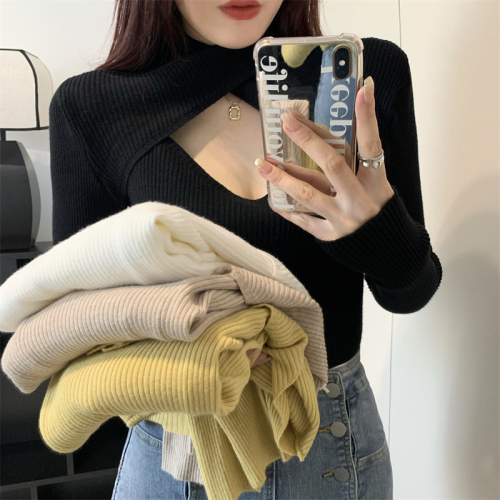 Actual shot of Autumn and winter design half turtleneck long-sleeved bottoming shirt, slim fit and cross-over temperament knitted top